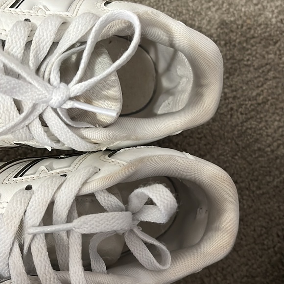 New Balance 550s Boys Grade School 5.0 (EU 37.5) I’m usually a woman 7-8. - Picture 8 of 8